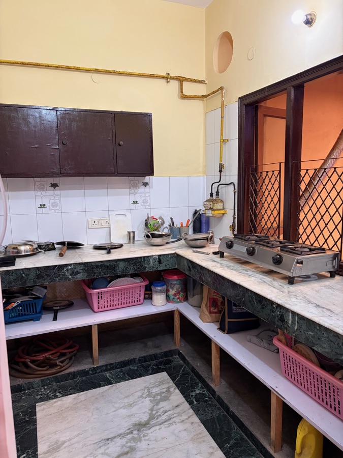 Fully equipped kitchen with gas stove